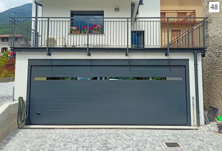 La Sicurezza nel Dettaglio: Il Dispositivo Anti-Pizzicamento Dita nei Portoni Sezionali BBG e la Protezione Incondizionata per la Tua Famiglia con Tecnoline a Vicenza e nel Veneto